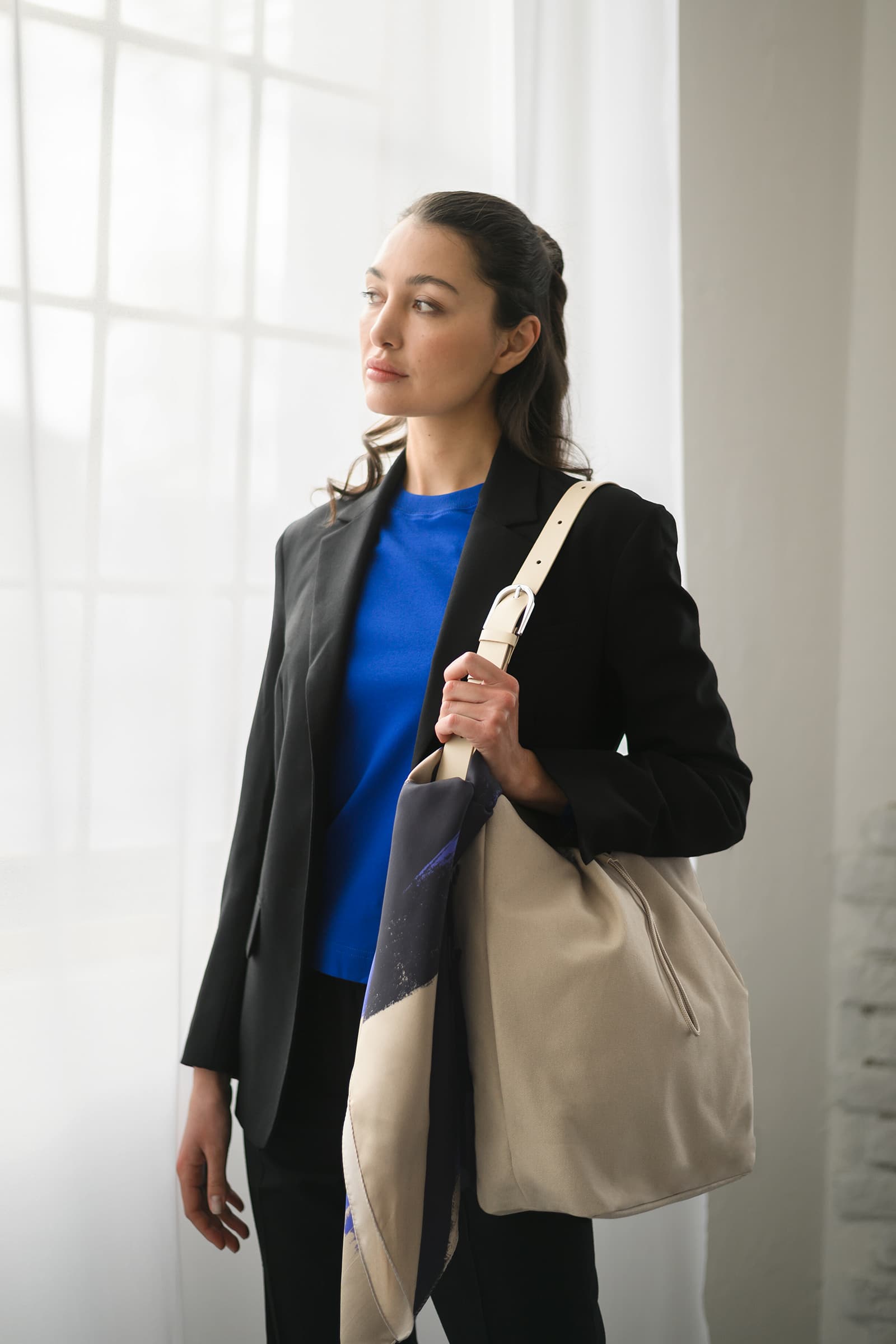 BUCKET BAG LARGE SAND - Image 2