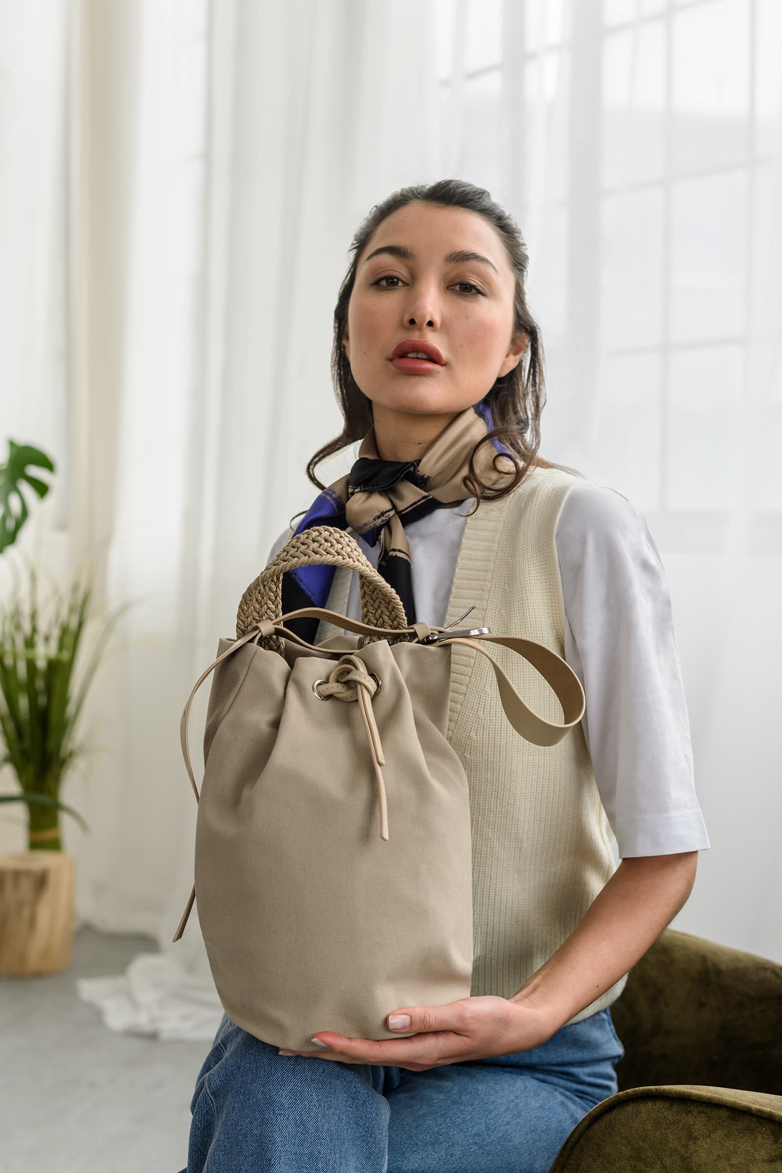 BUCKET BAG SMALL SAND - Image 3