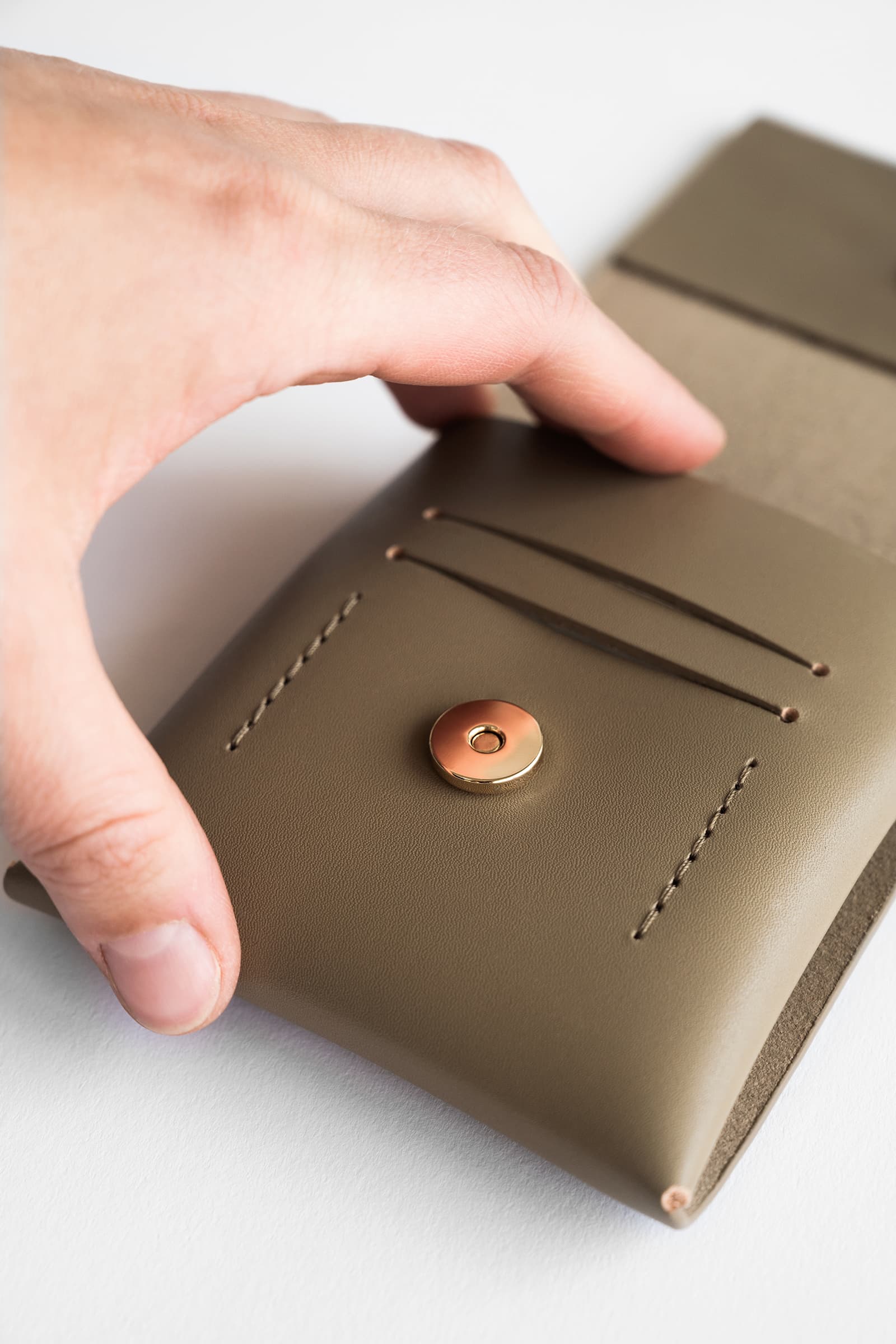 CARD HOLDER EARTHY - Image 3
