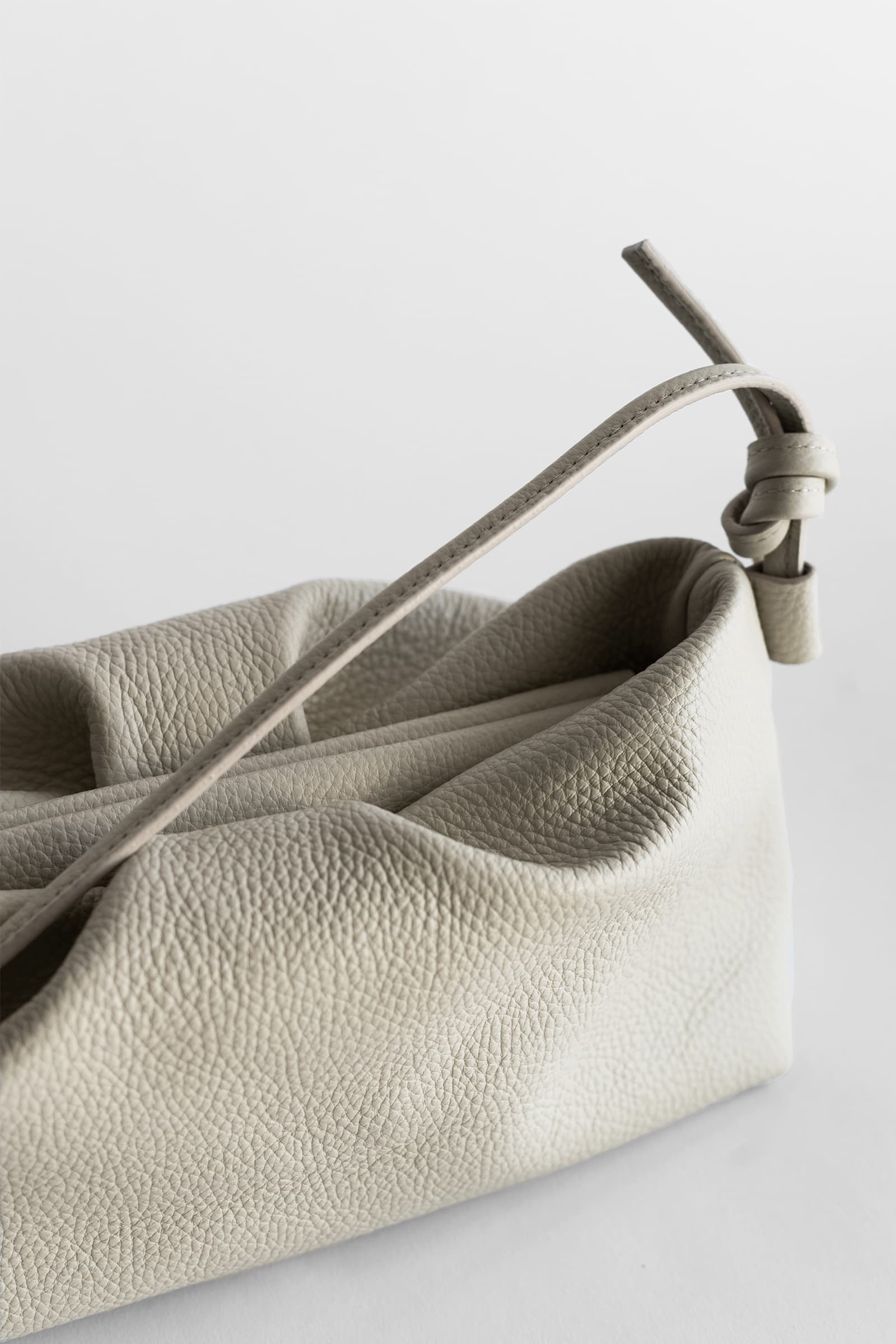 CLUTCH MILK - Image 4