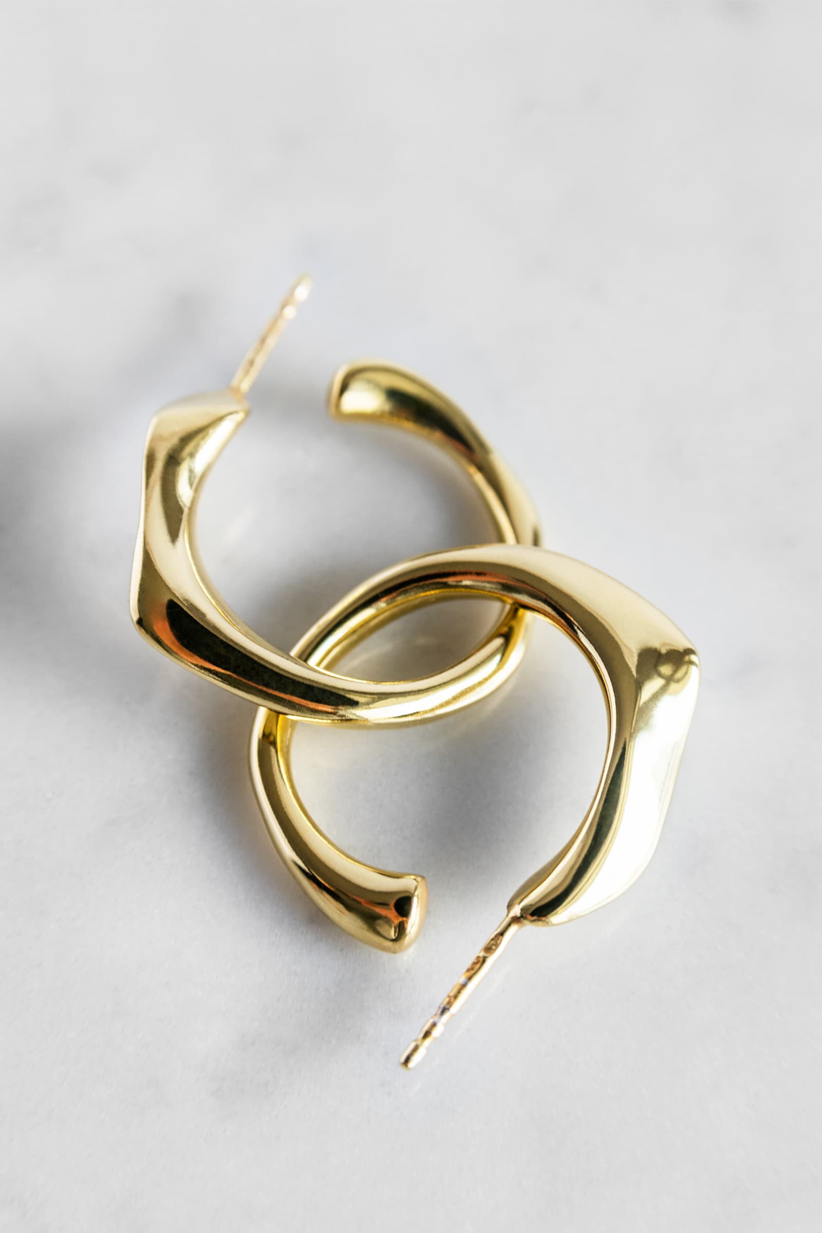 EARRING MAGNA GOLDEN PLATED