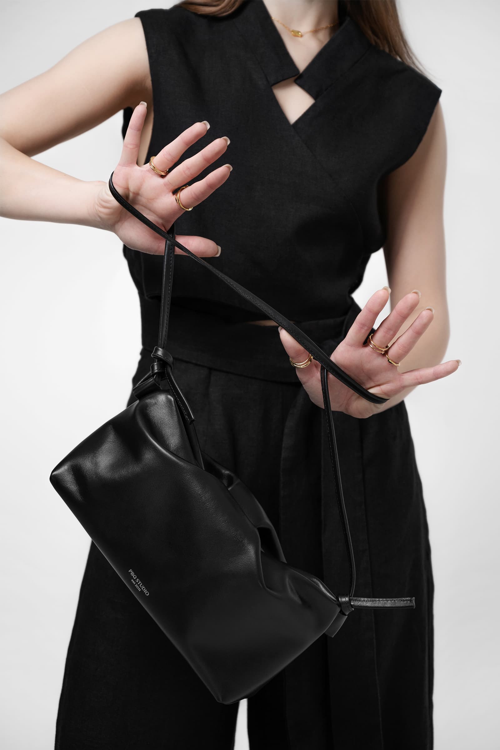 TYING LINEN VEST NOIR - Image 3