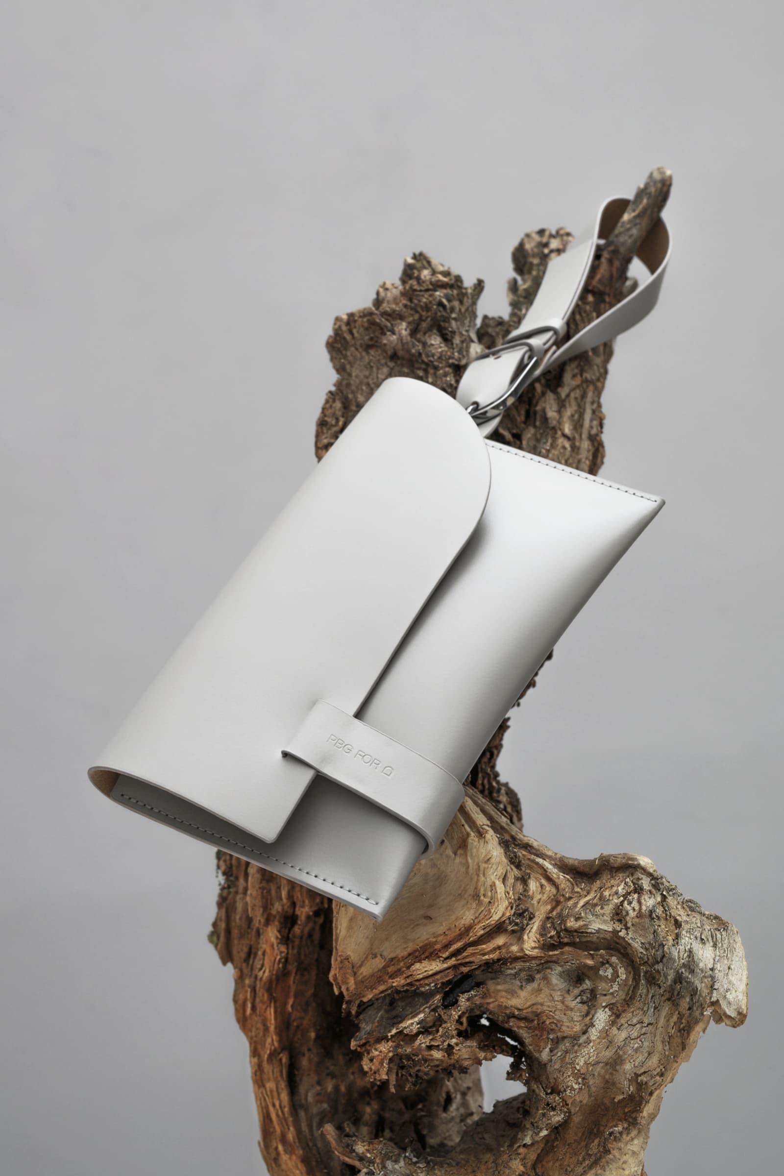 BELTED POCKET BAG GREY - Image 4