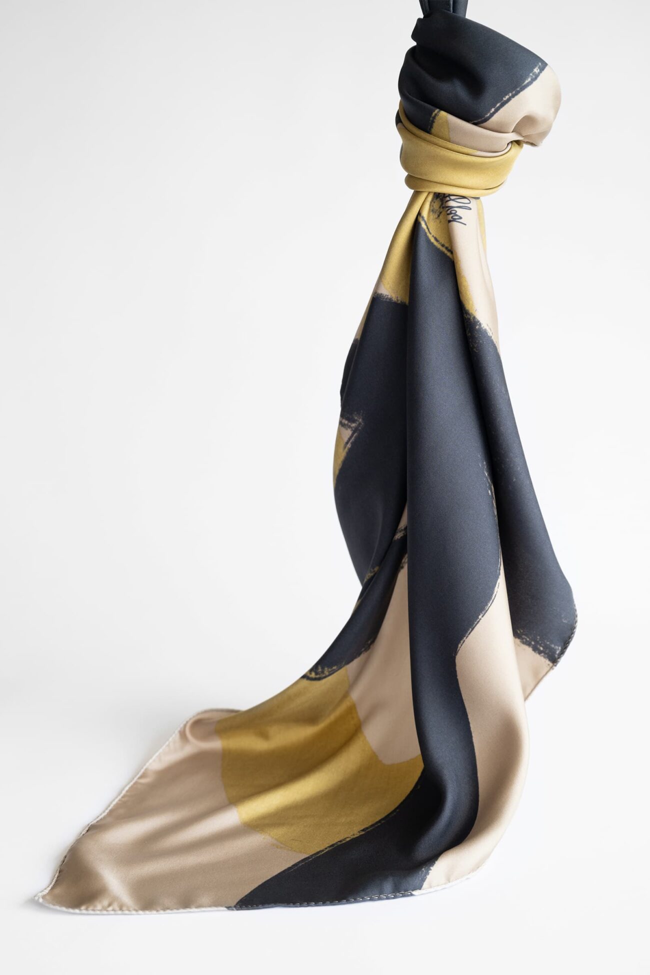 SILK SCARF 90 × 90 LIGHT/GOLDEN