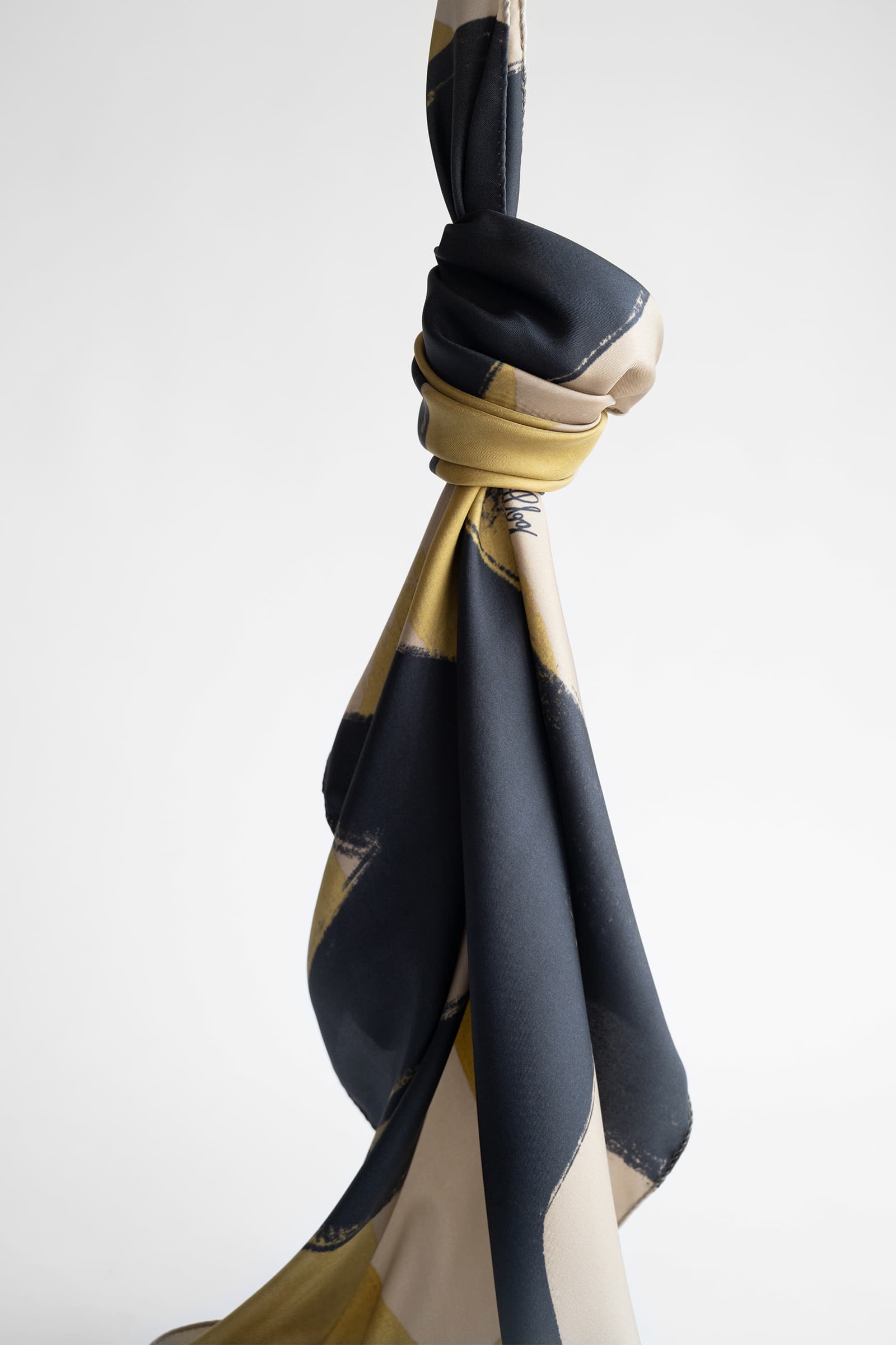 SILK SCARF 90 × 90 LIGHT/GOLDEN - Image 4