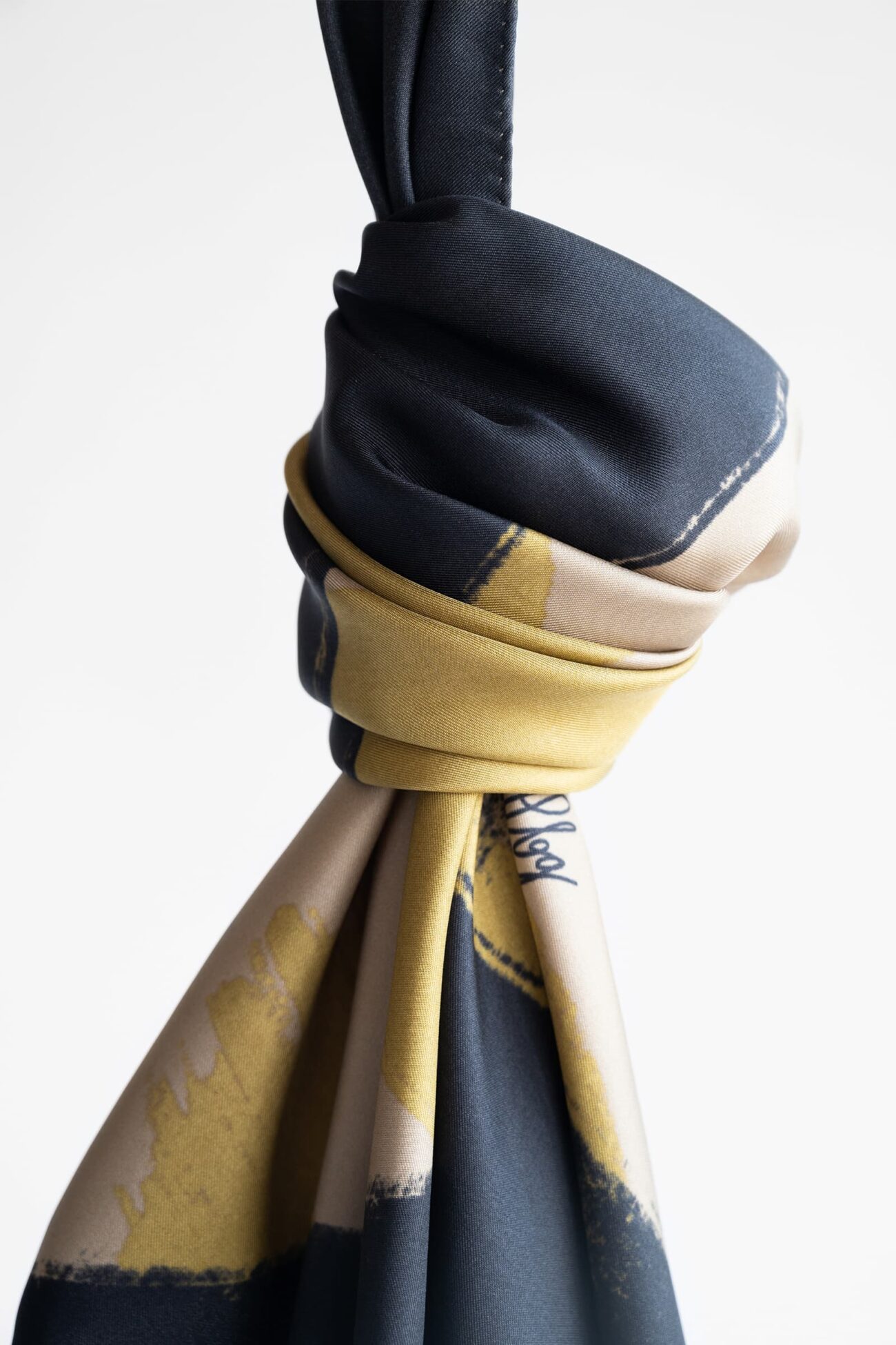 SILK SCARF 90 × 90 LIGHT/GOLDEN - Image 2