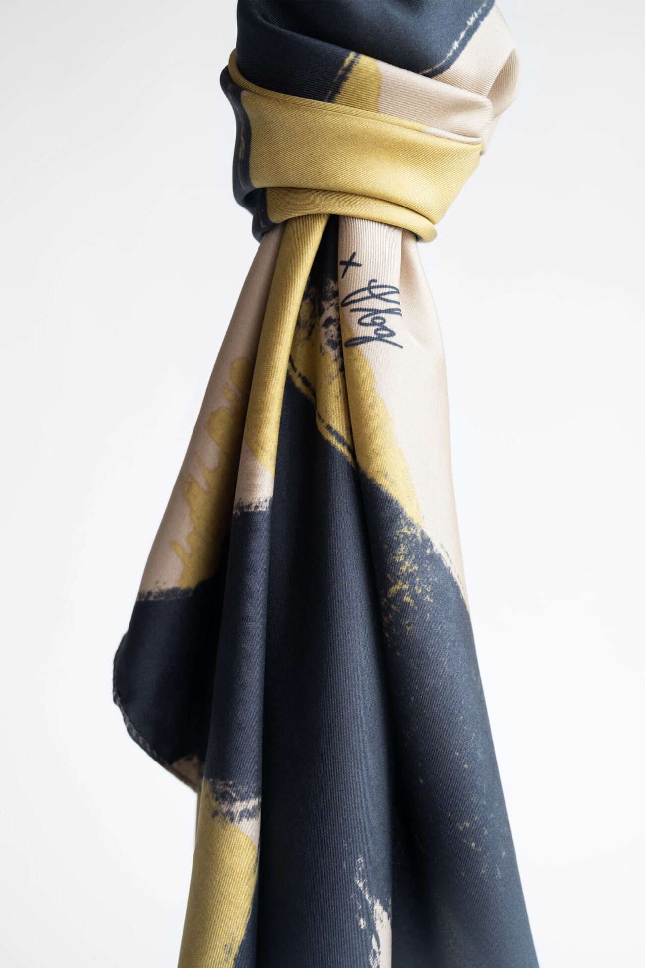 SILK SCARF 90 × 90 LIGHT/GOLDEN - Image 3