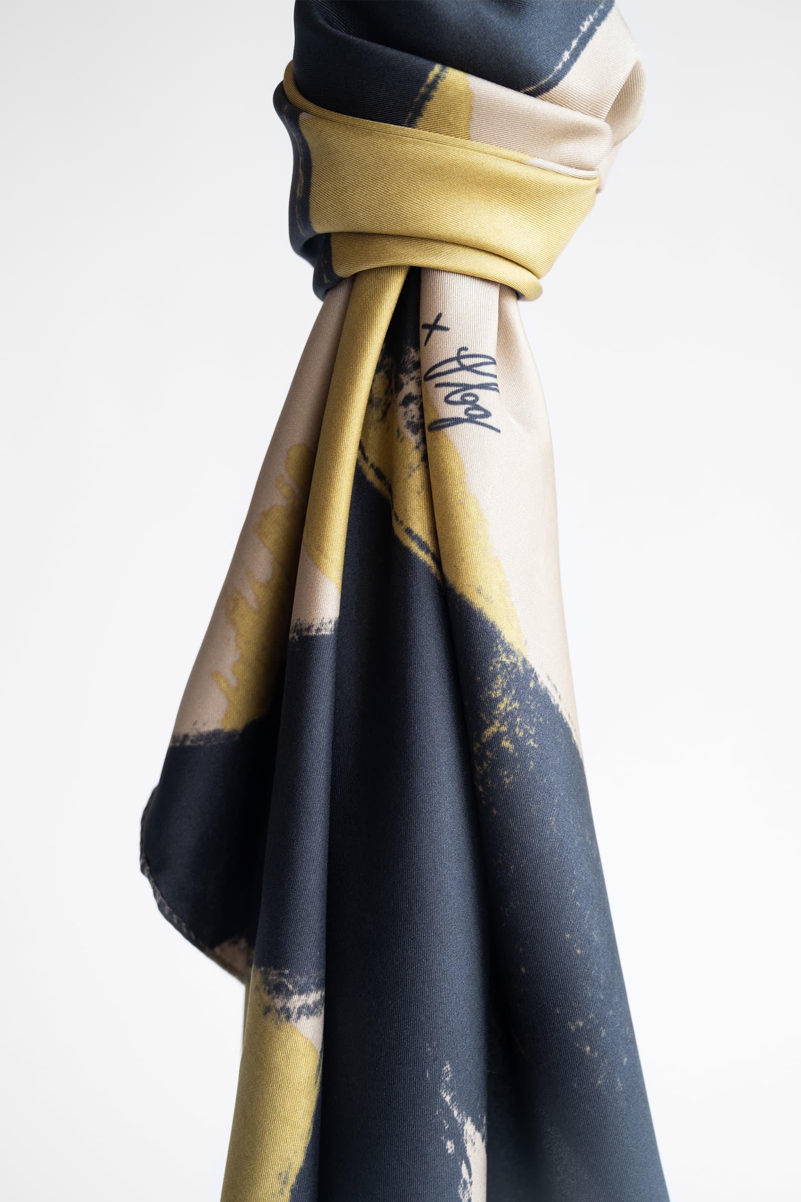 SILK SCARF 90 × 90 LIGHT/GOLDEN - Image 3